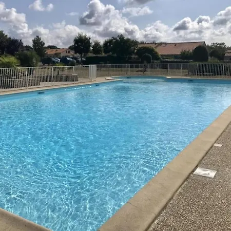 Vakantiehuis Maison Renovee Pres De La Avec 2 Piscines, Parking Et Animaux Acceptes - Fr-1-364-174