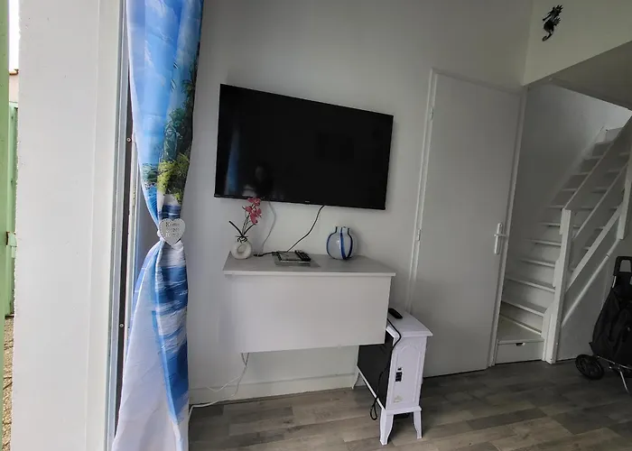 Casa de Férias Maison Renovee Pres De La Avec 2 Piscines, Parking Et Animaux Acceptes - Fr-1-364-174 Saint-Michel-Chef-Chef